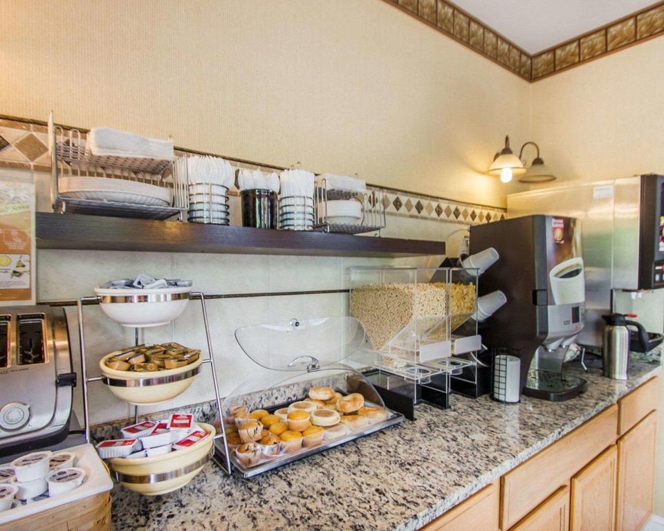 Econo Lodge Inn & Suites Old Saybrook - Westbrook Extérieur photo